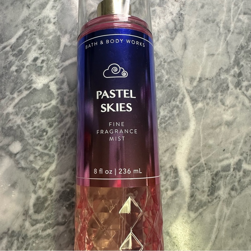 Bath and Body Works Spray Mist Pastel Skies - Picture 2 of 4